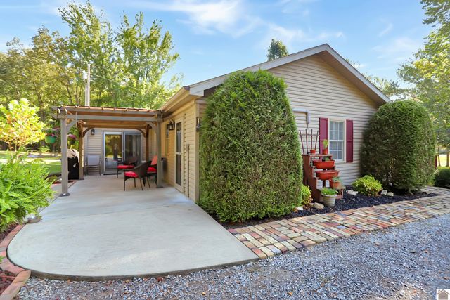 13492 State Route 94 E, Murray, KY 42071