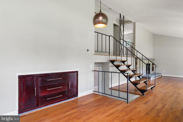 4526 ROUNDHILL RD, Alexandria, VA 22310