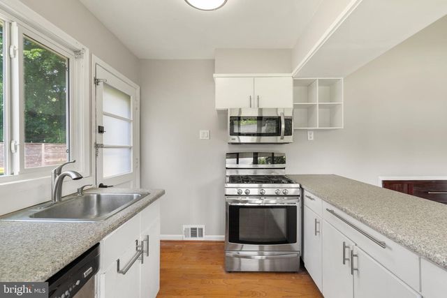 4526 ROUNDHILL RD, Alexandria, VA 22310