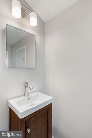 4526 ROUNDHILL RD, Alexandria, VA 22310