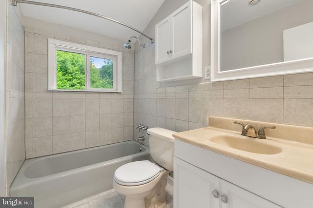 4526 ROUNDHILL RD, Alexandria, VA 22310