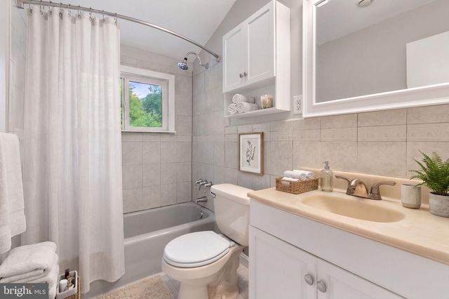 4526 ROUNDHILL RD, Alexandria, VA 22310