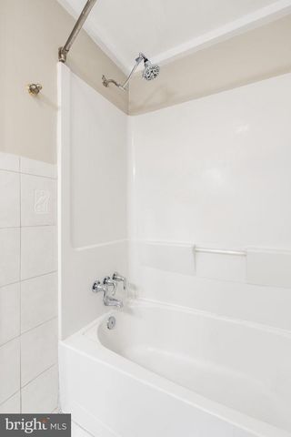 4526 ROUNDHILL RD, Alexandria, VA 22310