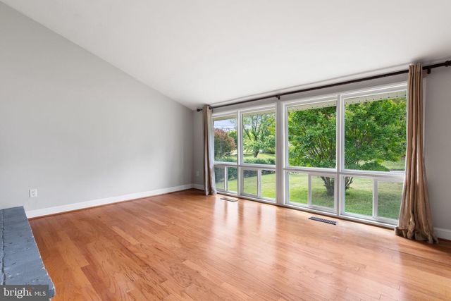 4526 ROUNDHILL RD, Alexandria, VA 22310