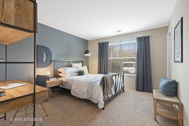 11 Kensington Circle 205, Wheaton, IL 60189