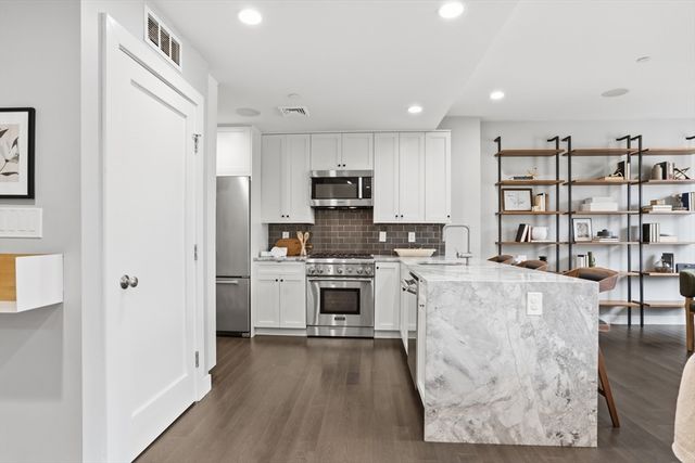309 E St 43, Boston, MA 02127