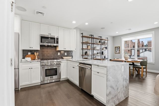 309 E St 43, Boston, MA 02127