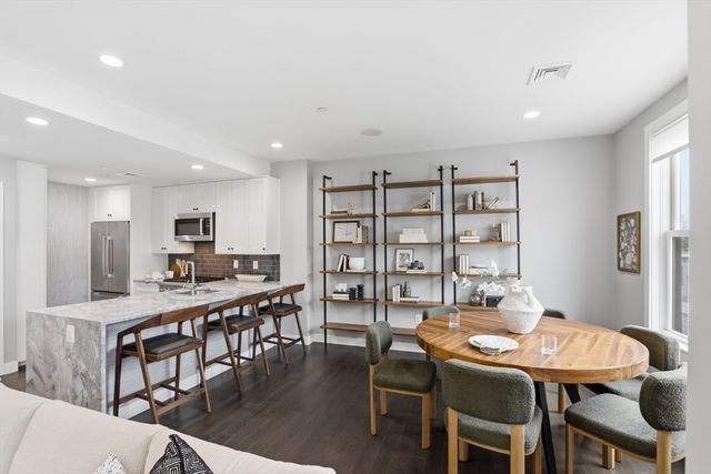 309 E St 43, Boston, MA 02127