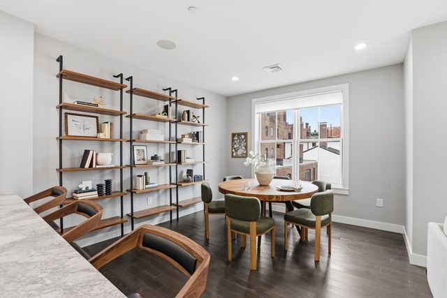 309 E St 43, Boston, MA 02127