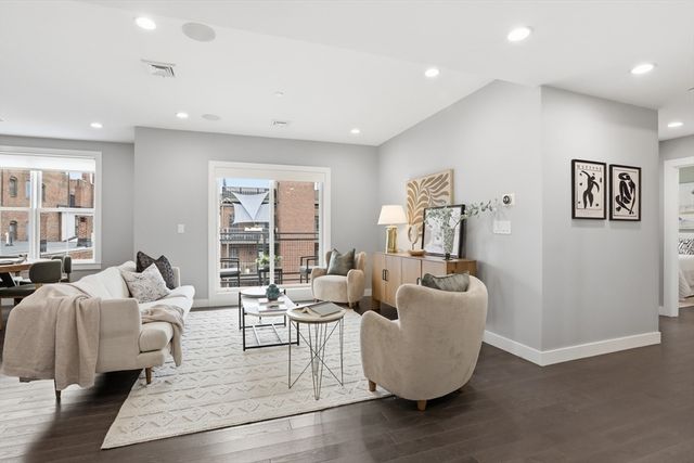 309 E St 43, Boston, MA 02127