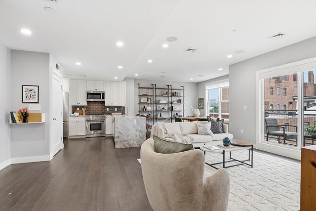 309 E St 43, Boston, MA 02127