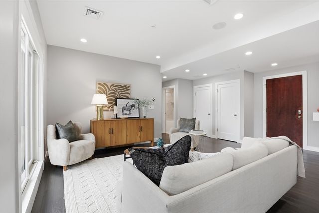 309 E St 43, Boston, MA 02127