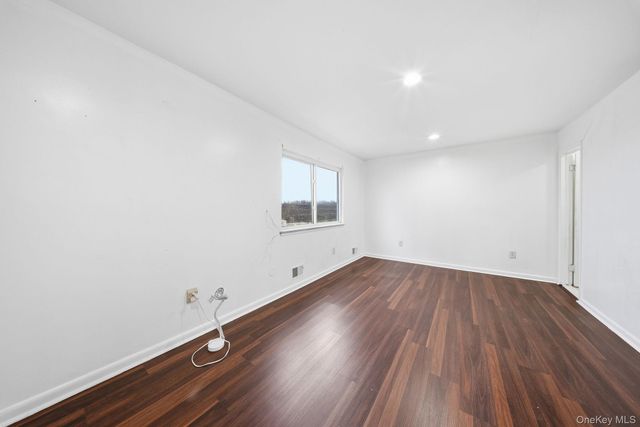 19 Red Barn Lane, Middletown, NY 10940