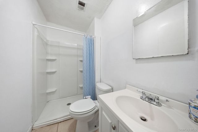 19 Red Barn Lane, Middletown, NY 10940