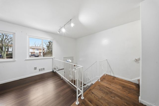 19 Red Barn Lane, Middletown, NY 10940