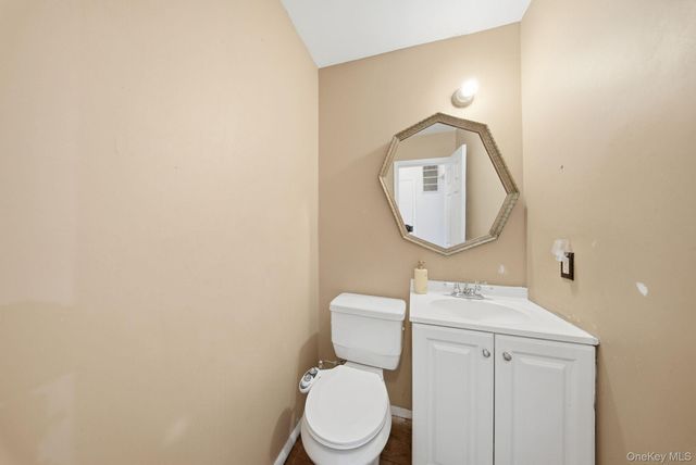 19 Red Barn Lane, Middletown, NY 10940