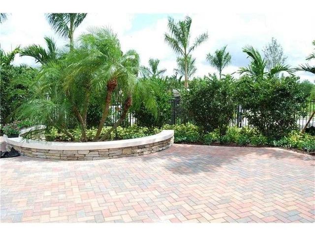 176 SW 127th Terrace, Plantation, FL 33325