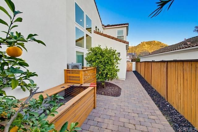 2345 Amber Oak Lane, Escondido, CA 92027