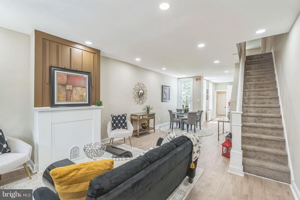 2070 BRIDGE ST, Philadelphia, PA 19124