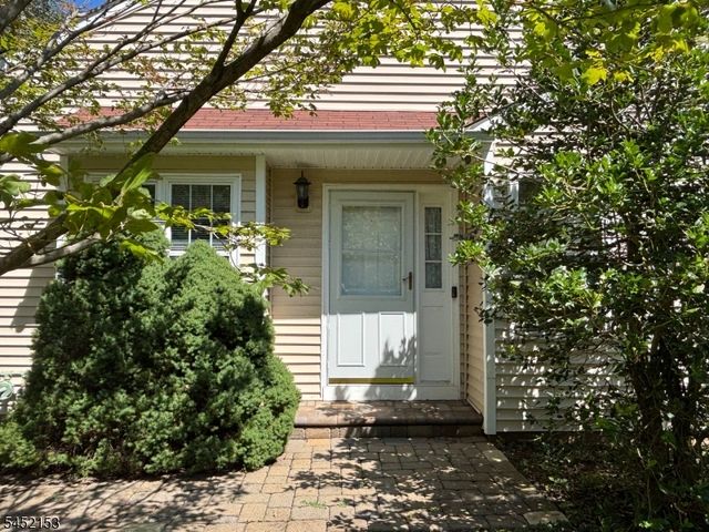 17 Choctaw Ridge Rd, Branchburg Twp., NJ 08876