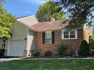 17 Choctaw Ridge Rd, Branchburg Twp., NJ 08876