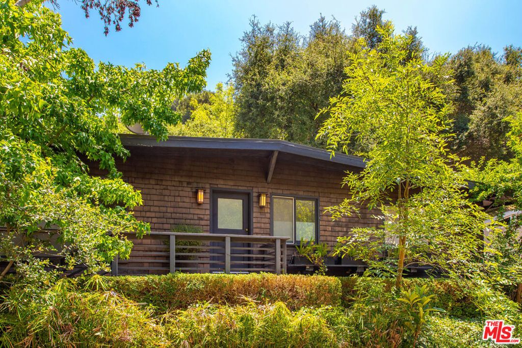 Image 1 of property listing at 9648 Yoakum Drive, Beverly Hills, CA 90210