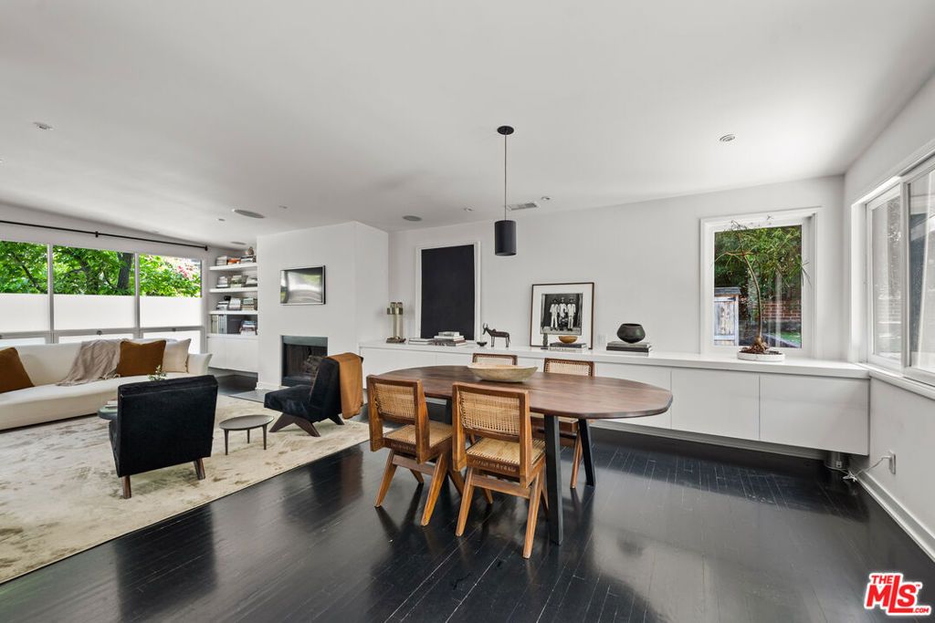 Image 16 of property listing at 9648 Yoakum Drive, Beverly Hills, CA 90210