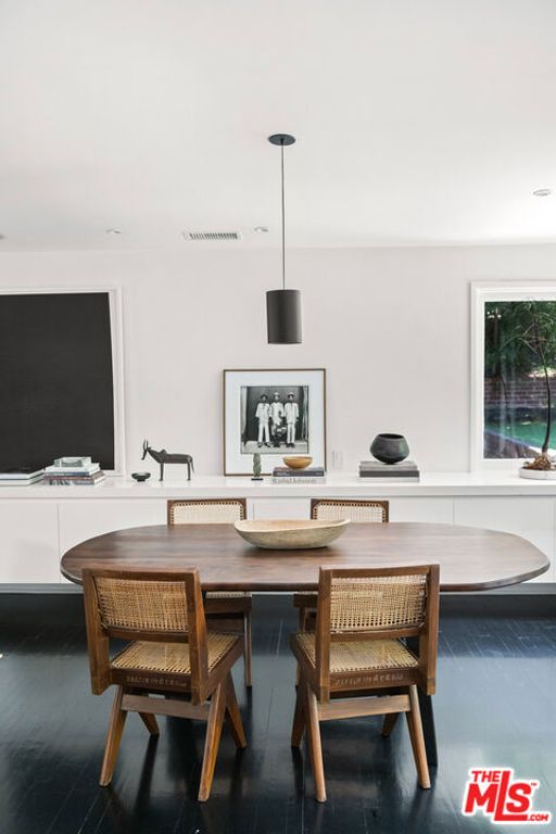 Image 33 of property listing at 9648 Yoakum Drive, Beverly Hills, CA 90210