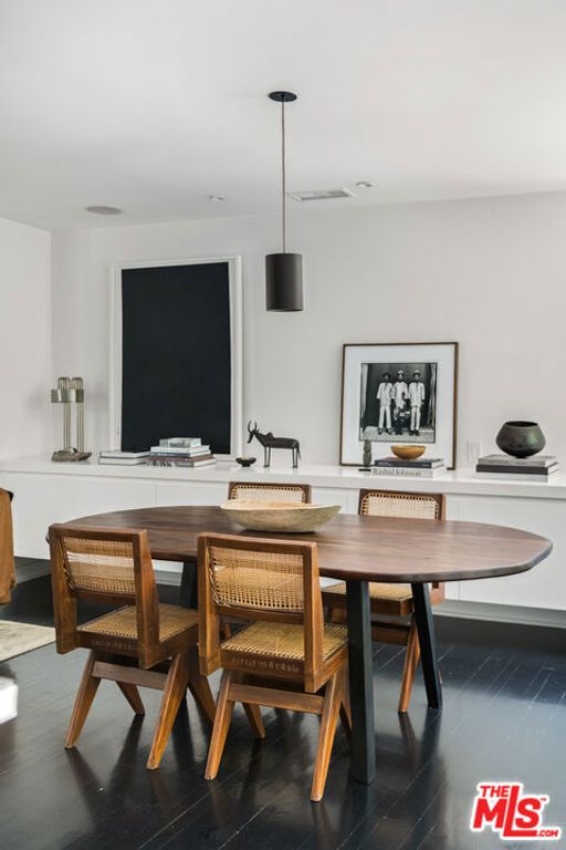 Image 34 of property listing at 9648 Yoakum Drive, Beverly Hills, CA 90210