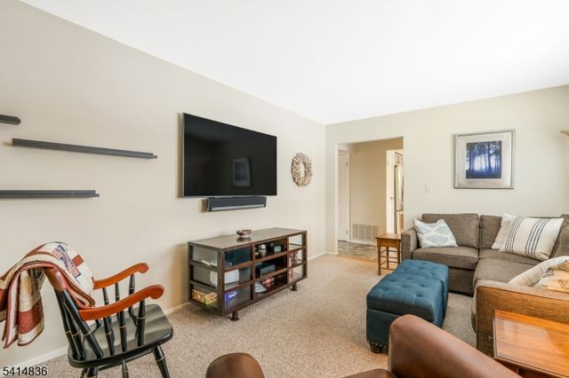 124 Howell Dr, Branchburg Twp., NJ 08876