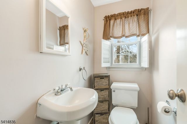 124 Howell Dr, Branchburg Twp., NJ 08876