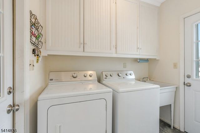 124 Howell Dr, Branchburg Twp., NJ 08876