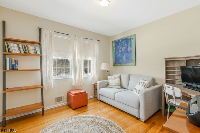 124 Howell Dr, Branchburg Twp., NJ 08876