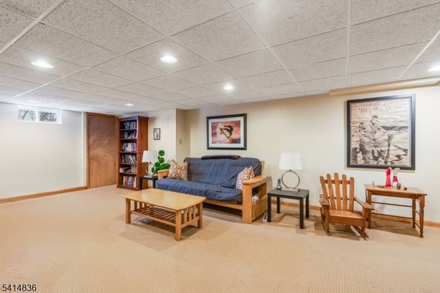 124 Howell Dr, Branchburg Twp., NJ 08876