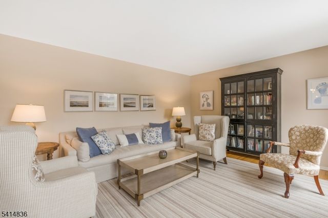 124 Howell Dr, Branchburg Twp., NJ 08876