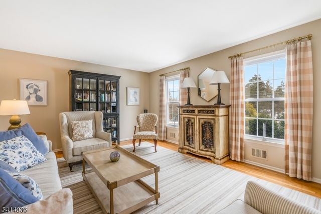 124 Howell Dr, Branchburg Twp., NJ 08876