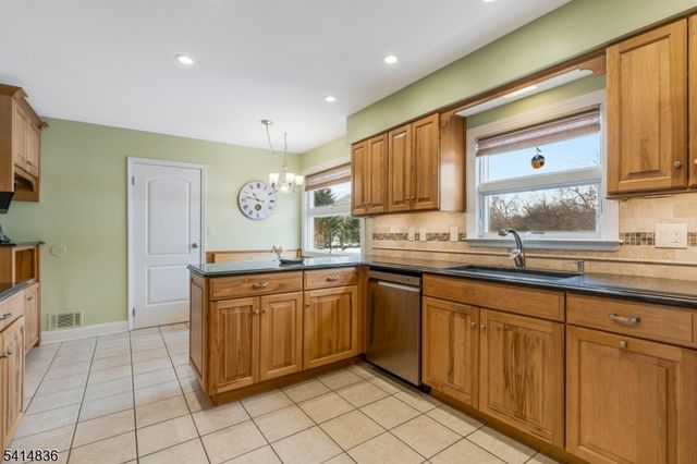 124 Howell Dr, Branchburg Twp., NJ 08876