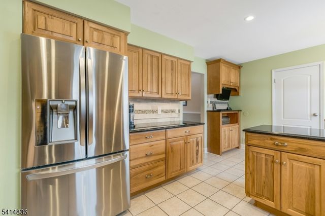 124 Howell Dr, Branchburg Twp., NJ 08876