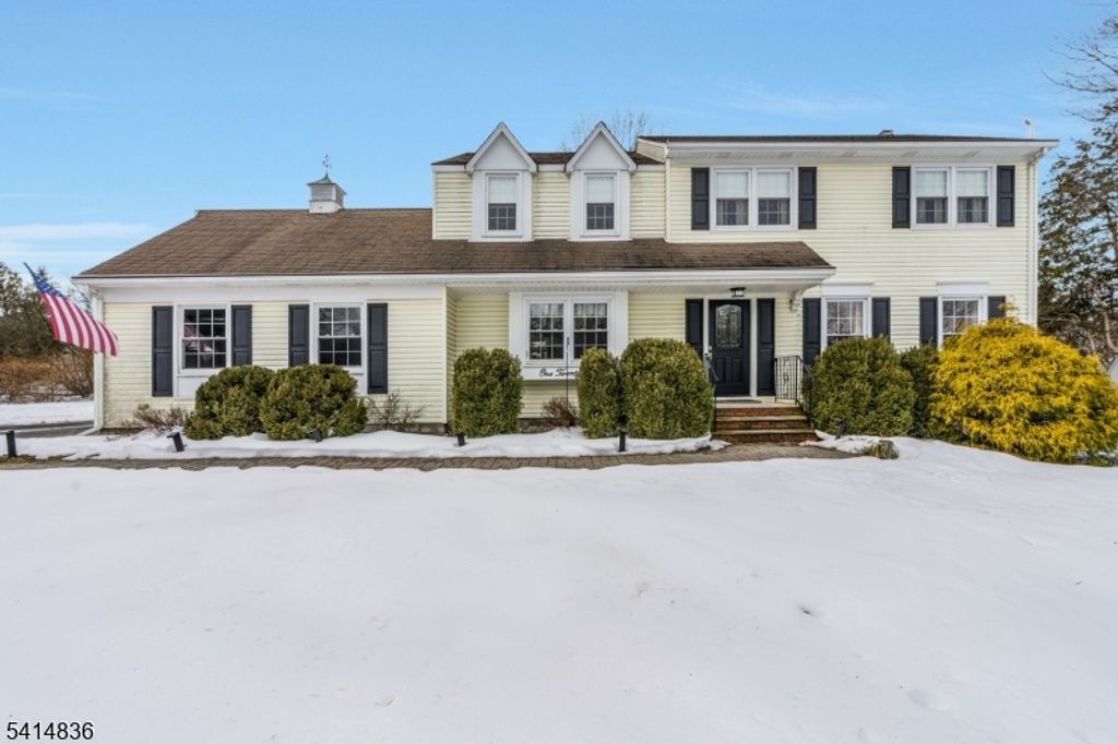 124 Howell Dr, Branchburg Twp., NJ 08876