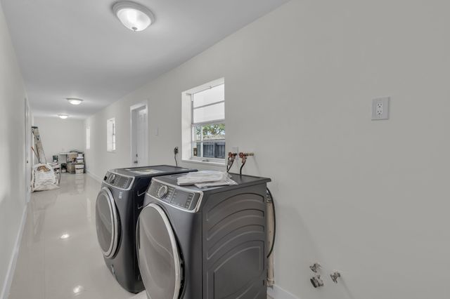 3262 Pierce Street, Hollywood, FL 33021