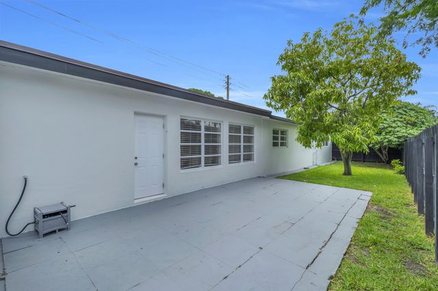3262 Pierce Street, Hollywood, FL 33021