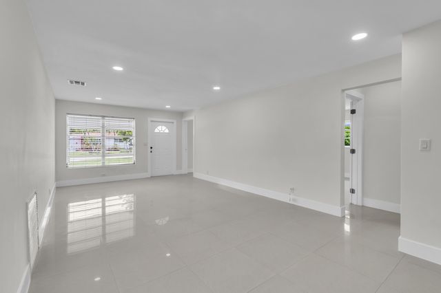 3262 Pierce Street, Hollywood, FL 33021