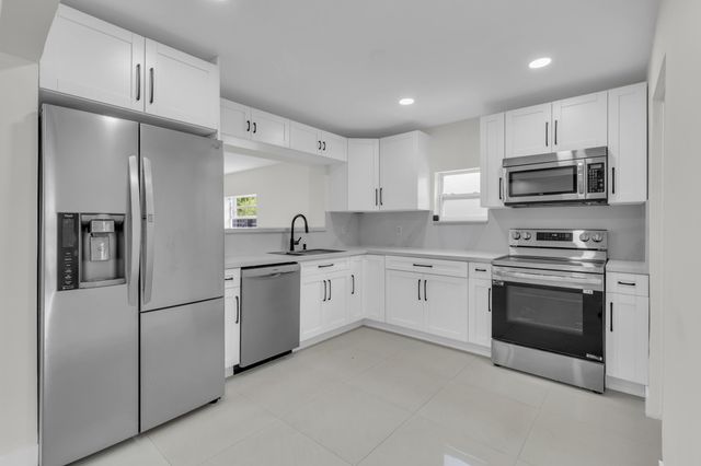3262 Pierce Street, Hollywood, FL 33021