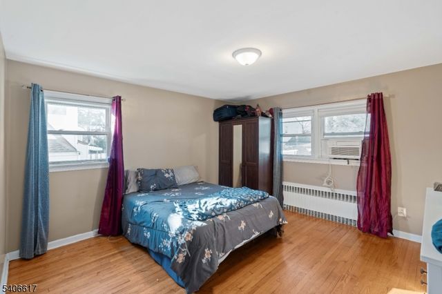 36 N Vivyen St, Bergenfield Boro, NJ 07621