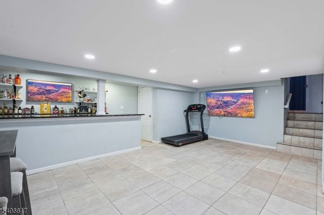 36 N Vivyen St, Bergenfield Boro, NJ 07621