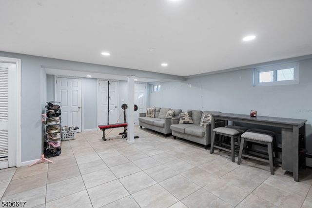 36 N Vivyen St, Bergenfield Boro, NJ 07621