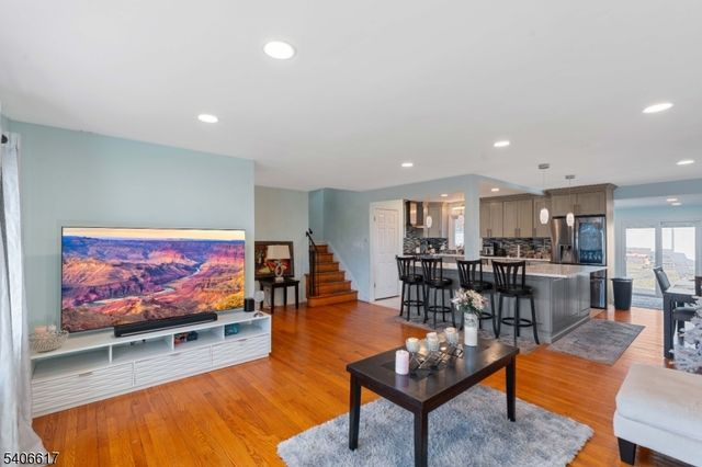 36 N Vivyen St, Bergenfield Boro, NJ 07621