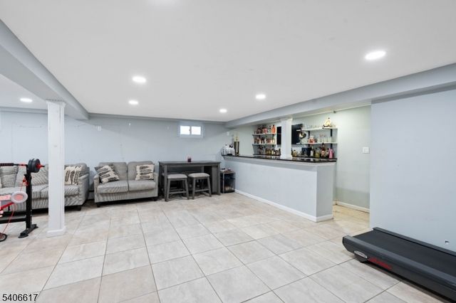 36 N Vivyen St, Bergenfield Boro, NJ 07621