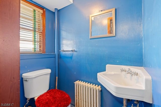 36 N Vivyen St, Bergenfield Boro, NJ 07621