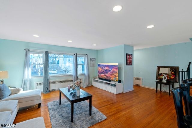 36 N Vivyen St, Bergenfield Boro, NJ 07621